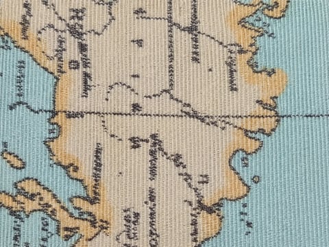 Mapa en tonos suaves — tela A